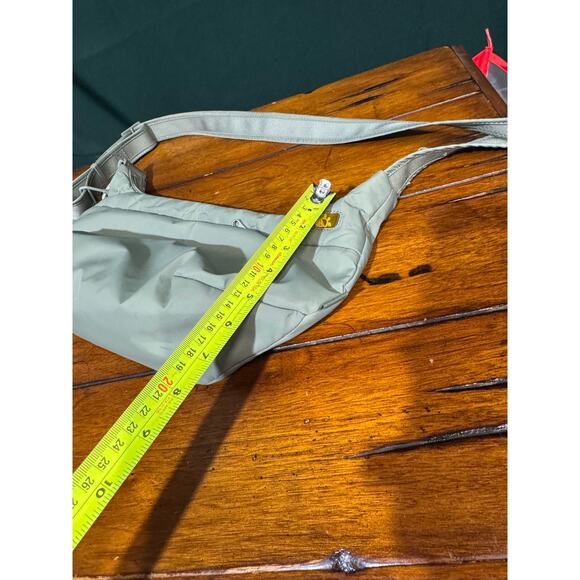 Pacsafe vinyl bag in great condition - Picture 6 of 8